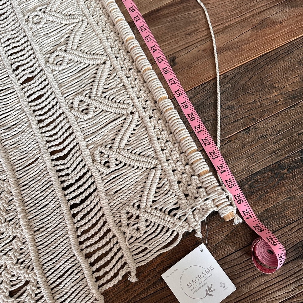Elegant Macrame Wall Hanging - Picture 4 of 5